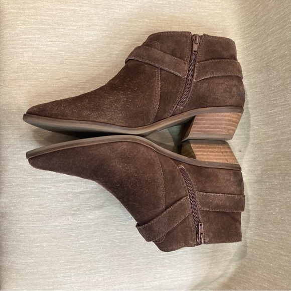 LUCKY BRAND Sz 8 LK-Enitha  Faux Suede Buckle Harness Stacked Heels Booties - Picture 3 of 12